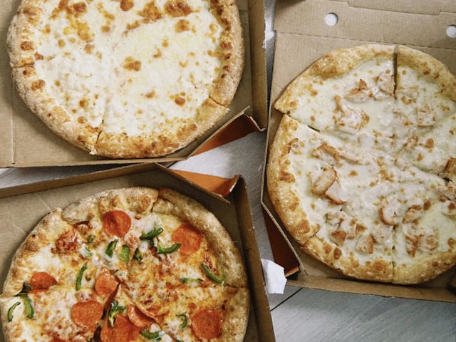 Image de Commander à emporter chez Briis Pizza : rapidité et gourmandise à Briis-sous-Forges